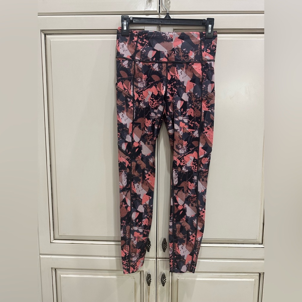 Lululemon leggings size 6